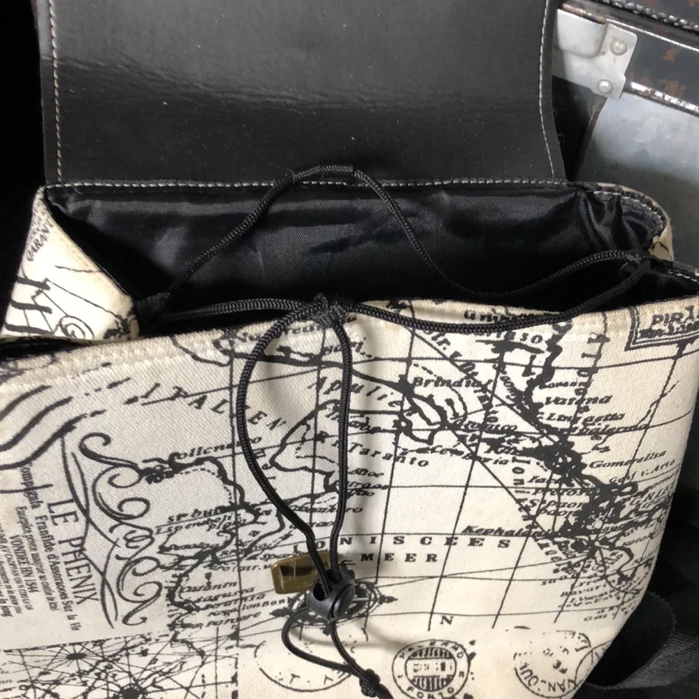 KD Mini Backpack - Picture 2 of 6